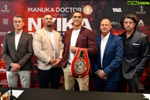 David Nyika Instagram - THE DREAM TEAM! Super excited about this next chapter. We’re bringing big time boxing back to beautiful Aotearoa on September 14 🤩

📷 @photosportnz