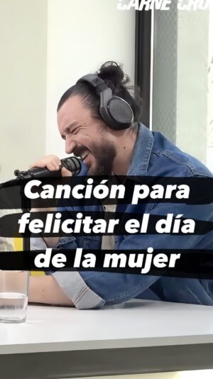 David Pareja Instagram - Gepetto y la Canción para felicitar el 8M en @carnecruda con @pilardfrancisco y @violetacapilla #humor