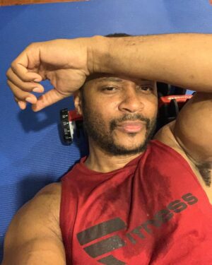 David Ramsey Instagram - For every great workout day during this quarantine there’s two days of no motivation whatsoever. Who else is with me???
#LALockdown  #StayMotivated!