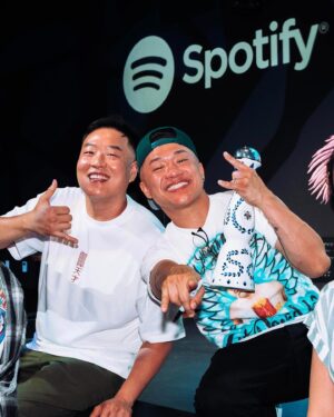 David So Instagram - Ever eat super spicy chicken in front of a live studio audience!? 😂 The first ever live on stage episode of @dudesbehindthefoods is up on YouTube now!
Link in bioooo 🔥🔥🔥
‘‘Twas a good time! What city should we hit next?
Thanks again @spotify and @howlinrays!

📷: @jayceealcala