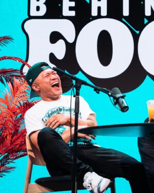 David So Instagram - Ever eat super spicy chicken in front of a live studio audience!? 😂 The first ever live on stage episode of @dudesbehindthefoods is up on YouTube now!
Link in bioooo 🔥🔥🔥
‘‘Twas a good time! What city should we hit next?
Thanks again @spotify and @howlinrays!

📷: @jayceealcala