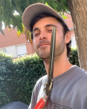David Solans Instagram - Tu jardinero de confianza.

Point and Kill - Little Simz