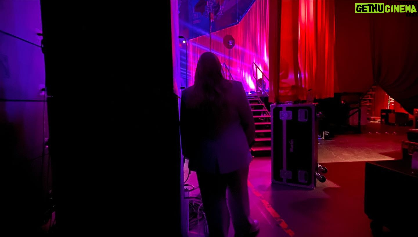 David Sundin - 10.7K Likes - Johanna Nordström, otroliga människa. Vi har uppträtt på massa små standupklubbar tillsammans och det känns som NYSS! I kväll gick du i mål med din turné - i Globen. Två kvällar i rad. Och släppte en låt. Och biljetter till en TILL jävla glob. Tack för att jag fick komma och berätta var nödutgångarna fanns. ❤️ #ringpolisen @johannanordstrm