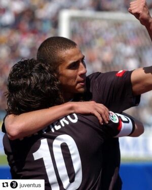 David Trezeguet Instagram - Un giorno da ricordare sempre… 05.05.2002. 
La vittoria contro l’Udinese vale il mio primo Scudetto 🤍🖤

#Repost @juventus
・・・
𝟬𝟱.𝟬𝟱.𝟮𝟬𝟬𝟮 ♥️

#OnThisDay #FinoAllaFine #ForzaJuve #5maggio