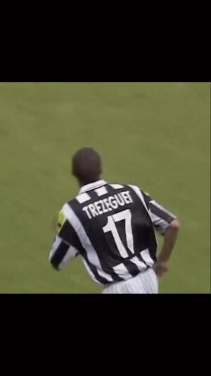 David Trezeguet Instagram - @alessandrodelpiero 🤝 ⚽️

#trezeguet #juventus #finoallafine