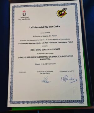 David Trezeguet Instagram - Es un honor recibir el título de Director Deportivo por parte de la Real Federación Española de Fútbol y la Universidad Rey Juan Carlos.
Está empezando un nuevo capítulo en mi trayectoria profesional.
¡Vamonos! 🚀

• • • • • •

È un onore ricevere il titolo di Direttore Sportivo da parte della Federazione di Calcio Spagnola e della Università Rey Juan Carlos.
Sta per iniziare un nuovo capitolo della mia carriera professionale! Avanti così! 🚀

• • • • • •

C’est un honneur de recevoir le Titre de Directeur Sportif de la part de la Fédération Espagnole de Football et de l’Université Rey Juan Carlos.
Un nouveau chapitre commence dans ma carrière.
Allons-y! 🚀