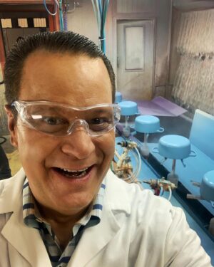 David Venable Instagram - Good Morning, Friends!  Here’s some behind the scenes shots of the  Le Creuset factor tour … day #2! #somuchfun @lecreuset #factorytour #specialvisit #happydance #davidvenableqvc @chefnatelc