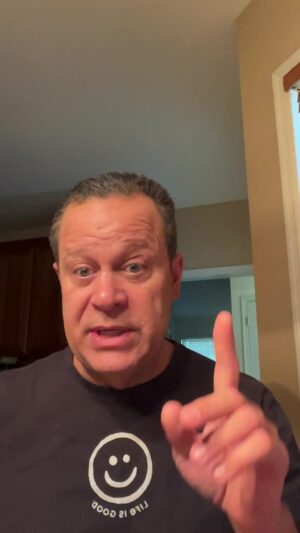 David Venable Instagram - Coffee Talk with David
#coffeevibes #nobigwhoop #itkwd #happydance @rachelellisqvc @chelseaphillipsreidqvc @lifeisgoodco #funwithfilters