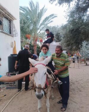 Davida Williams Instagram - More urgent aid for Palestinians. Please help them evacuate via the Linktree in my bio ❤️- 
@maryam__sendawi - a doctor currently in Egypt. She received word her mother was killed by bombs while cooking for the family and countless others she sheltered. Maryam’s 15 year old nephew ran to save her mother and was killed as well 
@acc_mohamed_t_shahla - a father of 2, an owner of horse stables, and an accountant. His pregnant horse was killed during the war and they all looked forward to the birth 
@muathjamal96 - a father of 2. One of which is 5 months old and his wife had to give birth without medication or anesthesia 
@basma_shahla - mother of 2. Artist/photographer with a linen line whose children are sick and horrified. 

We are personally responsible as Americans so this is our way of helping. Donate, follow them, share their stories