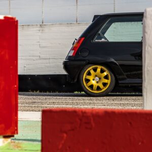Davide Cironi Instagram - Da domani la nuova stagione di "Dal Pollaio alla Pista" sbarca su #YouTube con la prima puntata della Renault 5 GT Turbo!
#DalPollaioAllaPista #Renault #5 #GT #Turbo #New #Season