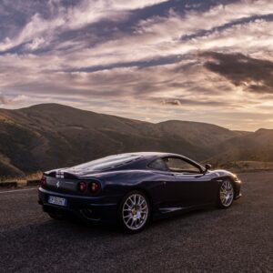 Davide Cironi Instagram - La #430Scuderia ha fatto in 2 giorni gli stessi numeri che la #360ChallengeStradale ha fatto in 2 mesi. Vi è piaciuto di più il video o vi piace di più la macchina? Chi preferisce 360 e chi 430?
#Ferrari #Review #YouTube