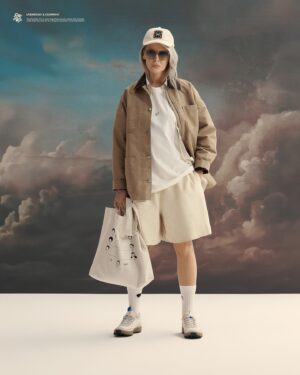 Dawid Podsiadło Instagram - Ej, a pamiętacie jak ostatnio zrobiliśmy MERCH na trasę? To teraz też będzie, taki nawet trochę jubileuszowy MERCH. W pierwszej kolejności będzie dostępny na czerwcowych koncertach, ale stopniowo pojawi się też w naszym sklepie — link w bio (właściwie to już się pojawił żebyśmy się mogli pochwalić jaki jest piękny, ale możliwość zamówienia będzie dopiero za chwilę).

Na zdjęciach fenomenalni modele @bognasworowska i Jan Frycz.

Kurka wodna to już za chwilę się zaczyna wszystko.
7 stadionów.
Ale będziemy śpiewać.