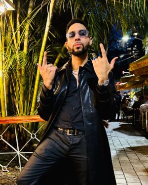 Dawin Instagram - Happy New Years 🥂🥳😎