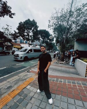 Dawin Instagram - Touring the world with peace, love and gratitude 🌎🫶✈️