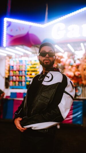 Dawin Instagram - Handful R&B remix is out everywhere 🥶😏⚡️🎶🥂🍾 where you listening from?