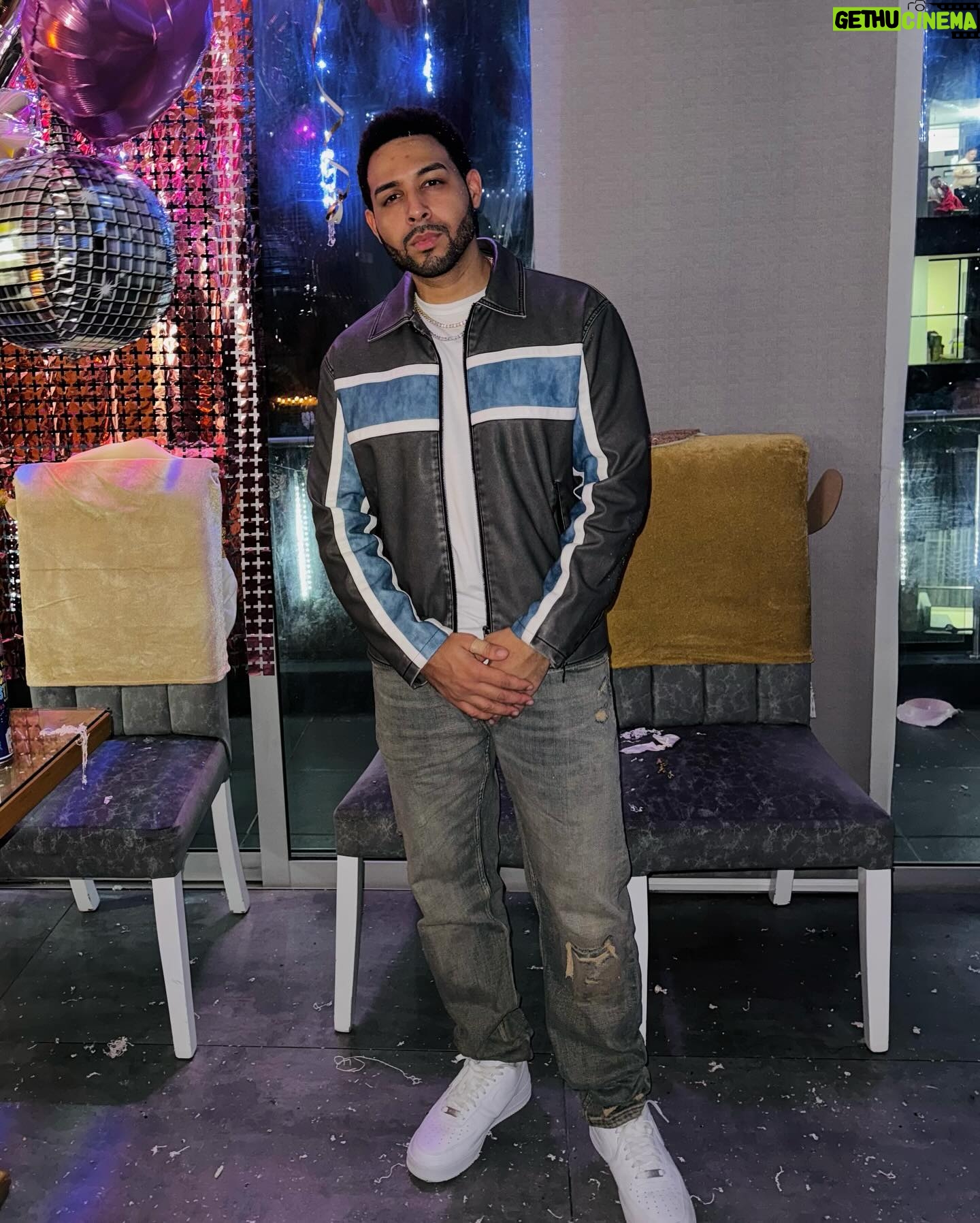 Dawin - 3 Likes - Happy New Year’s everyone 🍾🍺🎉🎊🥂 2024 is yours