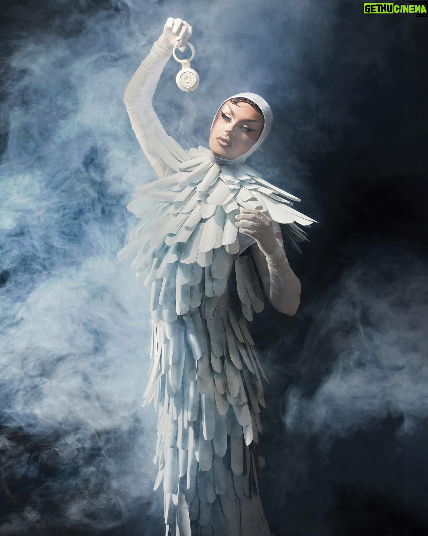 Daya Betty - 14.5K Likes - I had the best time recreating one of my favorite archival @alexandermcqueen pieces from bedsheets and window blinds! Watch my most recent reel to see the creation process! Thank you to @hatchforsleep for letting me be a part of the first annual #hatchbedgala ⭐️🛏️
📸 by the best @ericrichardmagnussen