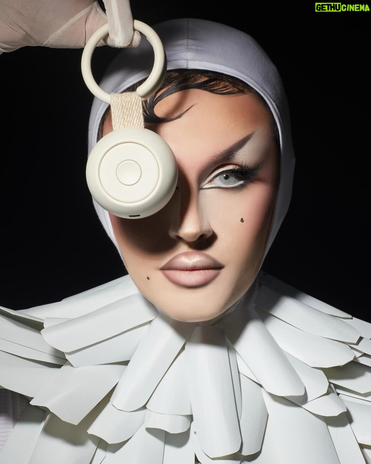 Daya Betty - 14.5K Likes - I had the best time recreating one of my favorite archival @alexandermcqueen pieces from bedsheets and window blinds! Watch my most recent reel to see the creation process! Thank you to @hatchforsleep for letting me be a part of the first annual #hatchbedgala ⭐️🛏️
📸 by the best @ericrichardmagnussen