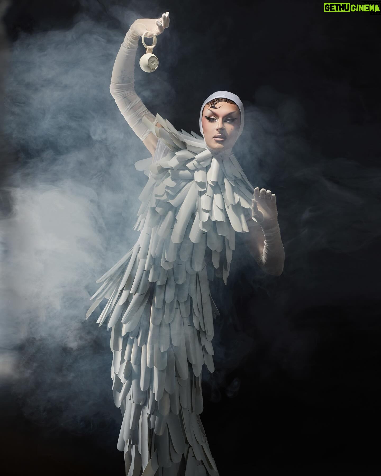 Daya Betty - 14.5K Likes - I had the best time recreating one of my favorite archival @alexandermcqueen pieces from bedsheets and window blinds! Watch my most recent reel to see the creation process! Thank you to @hatchforsleep for letting me be a part of the first annual #hatchbedgala ⭐️🛏️
📸 by the best @ericrichardmagnussen