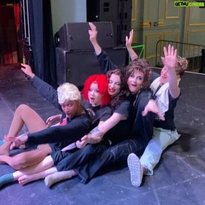 Daya Betty - 13.3K Likes - Forever Fam 💘
Forever thankful for this life with these people⭐️
@vossevents @worldofwonder @rupaulsdragrace
#rupaulsdragrace #dayabetty #gay