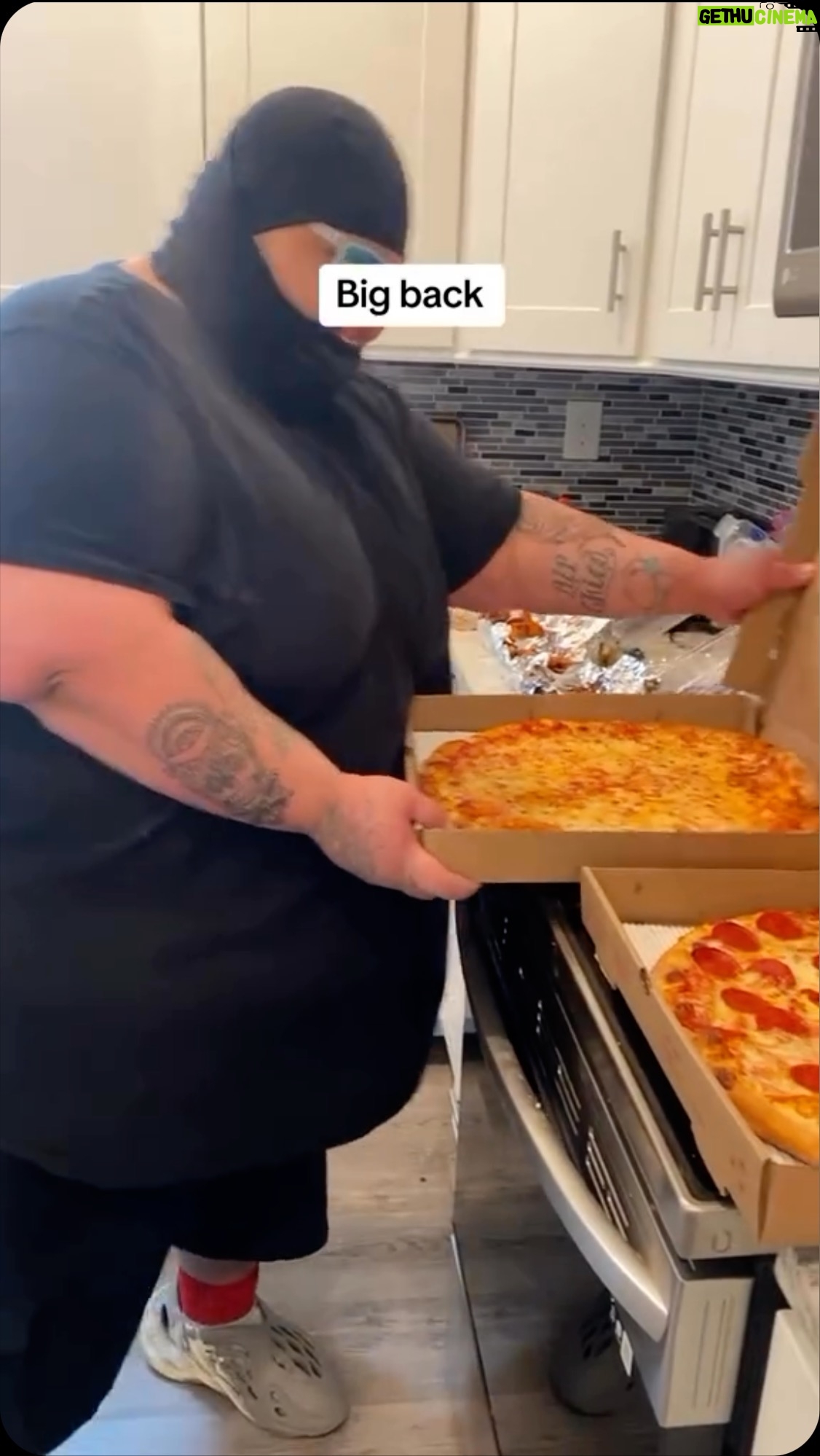 Daym Drops - 1.1K Likes - Uhm?!? 👀😳 I’m not necessarily sure as to WTF is going on up off in HERE but when he grabbed that lil’ plate FIRST…. I almost slapped that lil’ plate out of his hands THROUGH MY PHONE!! I felt triggered! 🤣🤣🤣
“Big Whoppa’ if you don’t put that lil’ plate down and just grab the entire box like you want to!” but then he passed the plate off and took the whole box off to NOWHERE!! Nigggggggggggggguuuhhhhhh!! 🤪