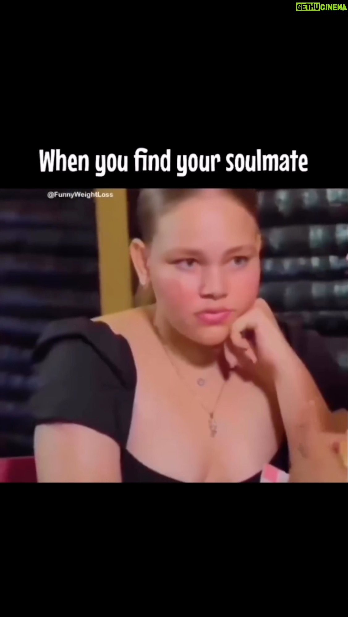Daym Drops - 0.9K Likes - 🤣🤣🤣 CLASSIC!! I won’t hold you…. A Woman that can EAT EAT is forever Top Tier!! 🙌🏾💯🙌🏾
Now I won’t go as far to say Soulmate Activity BUT she can definitely get some attention 😈🤪