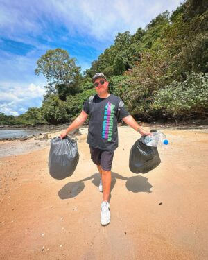Daz Black Instagram - Cleaning up the beach! After filming Daz and Dave’s survival, we cleaned up a lot of plastic on the beach. Plastic and the damage it does to the environment is very evident in the new series. Coming this month!