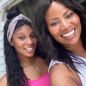DeShawn Snow Instagram - Happy Birthday to my baby sister @dayum_kayy 🎂🎉🥂My pain in my butt🤪 my ride or die💯 my hero ☺️ my inspiration✨....I love you to the moon and back and am super proud of you🤩 Wishing you love, happiness, success and blessings!  Everyone go send her some birthday love 💕