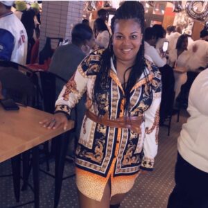 DeShawn Snow Instagram - Screaming Happy Birthday to my sister @robinnicoleg 🎂🎉🎁 I love all that you are and I appreciate all that you do❤️ I pray that your day is filled with joy, laughter, celebration and love.🥂Love you to the moon and back✨ Everyone go show her some birthday love👑‼️