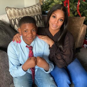 DeShawn Snow Instagram - Happy Birthday to my baby sister @dayum_kayy 🎂🎉🥂My pain in my butt🤪 my ride or die💯 my hero ☺️ my inspiration✨....I love you to the moon and back and am super proud of you🤩 Wishing you love, happiness, success and blessings!  Everyone go send her some birthday love 💕
