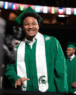 DeShawn Snow Instagram - I’m incredibly proud my big guy! ❤️ He finished his degree in just 3 years and it's truly an impressive accomplishment! He's one of the most disciplined and committed people I know, and I can't wait to see all the big wins that are in store for him both on and off the field. Congrats sweetheart! @realdsnow 
You deserve all the success that's coming your way. 🙌🏽🙏🏽
#AgainstAllOdds #ComebackKid #GodsPlan