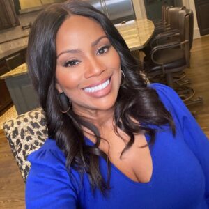 DeShawn Snow Instagram - Challenge Accepted.  I am a BLACK WOMAN... A QUEEN!⁣. I love my SISTERS and am here to build them up.⁣
We have a voice...⁣⁣
We have felt the pain of NOT BEING HEARD and we have decided we will be deliberate about building each other up!⁣
We’re strong, we’re resilient, we’re beautiful inside and out! ⁣
⭐️If I tagged you - Please Upload 1 picture of yourself... ONLY You. ⁣Then tag some other QUEENS... and spread the #LOVE!❤️Thank you @divacoach72 @zinab380 @1charrisse 
for tagging me 😘