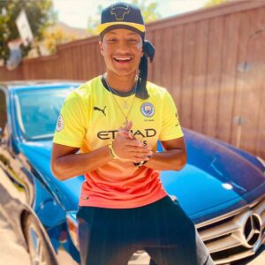 DeShawn Snow Instagram - Screaming Happy 19th Birthday to my second heartbeat 🎉🎂 Since you were a baby you’ve always beat the odds, set high goals for yourself, and smashed each one. There is no one tougher than you and I admire your strength, confidence and perseverance💪🏾. My love for you is unconditional and I will always be your #1 fan. 🏈 I love you to the moon and back, my warrior prince🎩. Happy Birthday D-Mike💕💕 @realdsnow