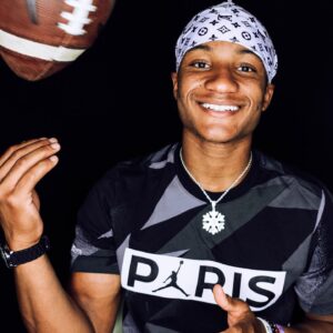 DeShawn Snow Instagram - Screaming Happy 19th Birthday to my second heartbeat 🎉🎂 Since you were a baby you’ve always beat the odds, set high goals for yourself, and smashed each one. There is no one tougher than you and I admire your strength, confidence and perseverance💪🏾. My love for you is unconditional and I will always be your #1 fan. 🏈 I love you to the moon and back, my warrior prince🎩. Happy Birthday D-Mike💕💕 @realdsnow