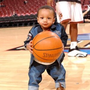 DeShawn Snow Instagram - Screaming Happy 19th Birthday to my second heartbeat 🎉🎂 Since you were a baby you’ve always beat the odds, set high goals for yourself, and smashed each one. There is no one tougher than you and I admire your strength, confidence and perseverance💪🏾. My love for you is unconditional and I will always be your #1 fan. 🏈 I love you to the moon and back, my warrior prince🎩. Happy Birthday D-Mike💕💕 @realdsnow