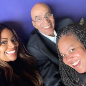 DeShawn Snow Instagram - Screaming Happy Birthday to my sister @robinnicoleg 🎂🎉🎁 I love all that you are and I appreciate all that you do❤️ I pray that your day is filled with joy, laughter, celebration and love.🥂Love you to the moon and back✨ Everyone go show her some birthday love👑‼️