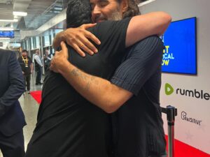 Dean Cain Instagram - What a pleasure to meet and hug it out with the amazing @russellbrand