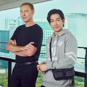 Dean Fujioka Instagram - コーチのクリエイティブ・ディレクター
スチュアート・ヴィヴァースとともに
コーチのパーパスである
“𝐂𝐨𝐮𝐫𝐚𝐠𝐞 𝐭𝐨 𝐁𝐞 𝐑𝐞𝐚𝐥(リアルに生きる勇気)“
について対談しました。

@coach_japan のリールにて公開中です。
⁡
秋の新作バッグも多数あるので
動画と一緒にぜひチェックを🍂
⁡
⁡
@stuartvevers
@coach_japan
⁡
#CoachJapan
#コーチバッグ