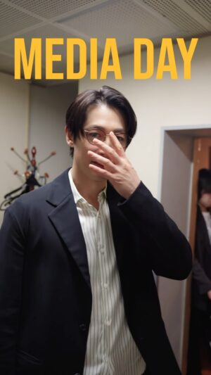 Dean Fujioka Instagram - #やす子 さんと終日取材🐧 からの、また早朝から終日ドラマ撮影。新作？続編？お楽しみに😎

Did you watch #thomasandfriends Friends when you were little?

公開アフレコ＆取材DAY
#きかんしゃトーマス #声優
#ディーンフジオカ
#DeanFujioka #voiceacting