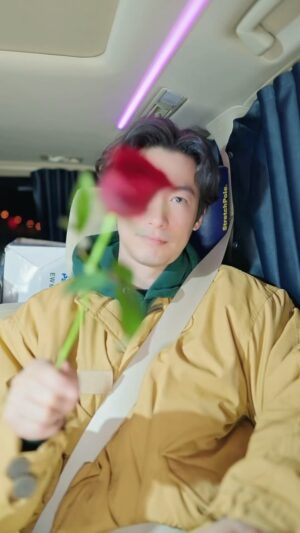 Dean Fujioka Instagram - ハッピーバレンタインデー🌹 皆さんバレンタインで何を貰ったら嬉しいですか？
What would you be happy to receive for valentines day?

#ディーンフジチョコ
チョコって基本グルテンフリーだけど。

#DeanFujioka #ディーンフジオカ
#バレンタイン #valentines