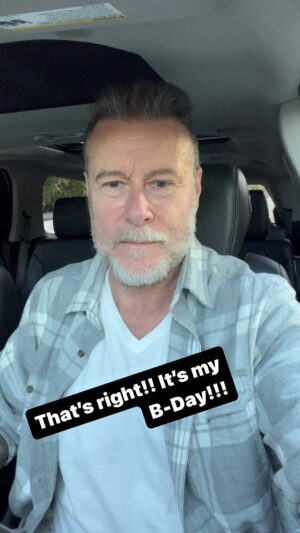 Dean McDermott Instagram - Hell ya!! I’m 57 today and loving life!!! SOBER!!! #happybirthday #lovelife #change #happy