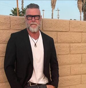Dean McDermott Instagram - Sometimes ya just gotta embrace your inner Viking!! Special thanks to my buddy Shawn @floyds99barbershop for the killer cut!!! And @lillianlenore for the pics. #viking #cleanandsober #summertime #goldenhour