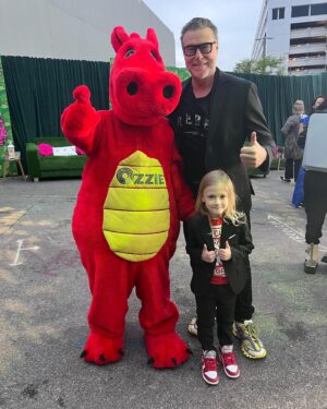 Dean McDermott Instagram - Had an incredible and inspiring night last night at The Stand Up For Kids Gala @unistudios A night of fashion, fun and fundraising for @luskinoic thank you to all the doctors, nurses and the Luskin Orthopedic Institute for children for helping kids be kids. No patient is ever turned away, regardless of insurance status. @carolinerhea4real was a wonderful host and a performance by @scarlettkateferguson and @piatoscano brought the house down and the tears. Such a beautiful inspiring performance.🙏❤️The night was topped off with Harry Potters World closed down for all the gala guests for 2 hours. Such a special treat!!! Thank you to all the gala volunteers and @stefaniekeenan @topshelfconcierge #luskinoic #standupforkids #standupforkidsgala #universalstudios #johnvarvatos
