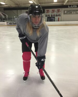 Dean McDermott Instagram - #tbt Getting @torispelling out on the ice in full gear for the first time!! Now she thinks she’s an enforcer and wants to throw hands with @reavo7five Kidding, she’d destroy him!! Ha Ha. #hockeyrules #bestgameever