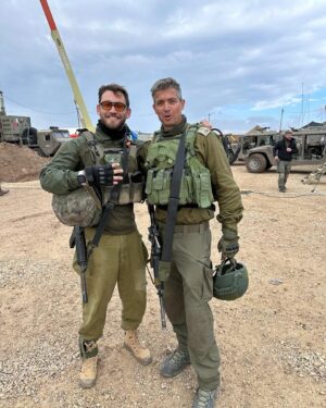 Dean Miroshnikov Instagram - כמה זמן לא השתמשתי במילה ״אפטר״ וכל כך שמחתי. אבל השמחה האמיתית, היא לחזור חזרה. 
תחת פיקודו של יועז הנדל, כוח מילואים עוצמתי של ש 13 עושה הכל כדי להחזיר את הבטחון ואת החטופים לארצנו היפה. כי אין דרך אחרת. גאה להיות בורג במערכת העוצמתית שנקראת צה״ל. עם ישראל חי. 🇮🇱🇮🇱🇮🇱