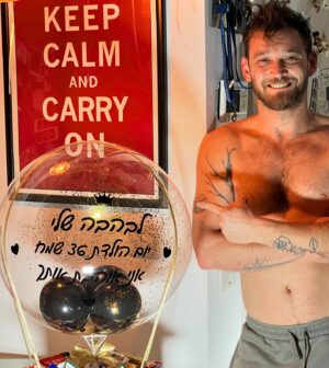 Dean Miroshnikov Instagram - אין לי מילים. לא ציפיתי לשום דבר ביום הולדת הזה. 
אישתי, בונבון, כמה הפתעות, כמה אושר הבאת לי ביום הזה. תודה לך על היותך לצידי. אני אוהב אותך. 
תודה ענקית לכם, חברים שלי, על כל הברכות המדהימות. בא לי להיות ביום הולדת הזה ״צינור הברכות״ לחטופים והחטופות. אמן וכל ברכה שקיבלתי מכם היום, תועיל אפילו במעט להחזרת החטופים והחללים הביתה כמה שיותר מהר
@annie_miroshnikov #bringthemhomenow