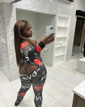 Deanna Agbalaya Instagram - Mannn, yall  know that she  WACK ‘ yall gone tell her or not ⁉️ #fashionnovapartner #fashionnova #explorepage #onezie #pajamas #penthouse #iconichouseofpinklady #overallmother #melanin #delicousgucci #hbomax #hothaus #happyholidays #penthouseedit #penthousesuite
