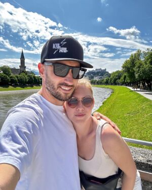 Debbi Instagram - Zdravíme ze svatební cesty po roce po svatbě 😀❤️