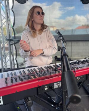 Debbi Instagram - 🎤♥️#nekrasnejsipocit#debbilife