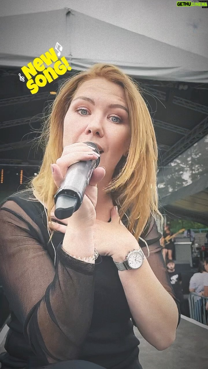 Debbi - 298 Likes - Nový singl SUNSHINE od producentů Touch The Sun♥️🥳😎 Na pozadí skvělého koncertu v Ostravě @slavnostijihu 🙏 Už se nemůžu dočkat až tenhle letní singl začneme o prázdninách hrát pro vás živě ♥️🙌😎 Nový singl >> odkaz v biu na mém profilu! Díky moc za podporu, sdílení, lajk, koment! 🙏♥️ Krásnou neděli, Vaše Debbi😉 #debbi #debbilife #newsingle #sunshine #newsong